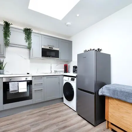 Cozy Single Level Flat With Parking Apartment Enfield Exterior photo
