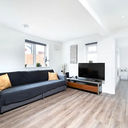 Cozy Single Level Flat With Parking Apartment Enfield Exterior photo