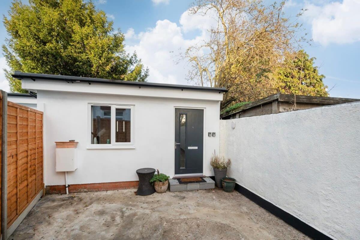 Cozy Single Level Flat With Parking * Enfield